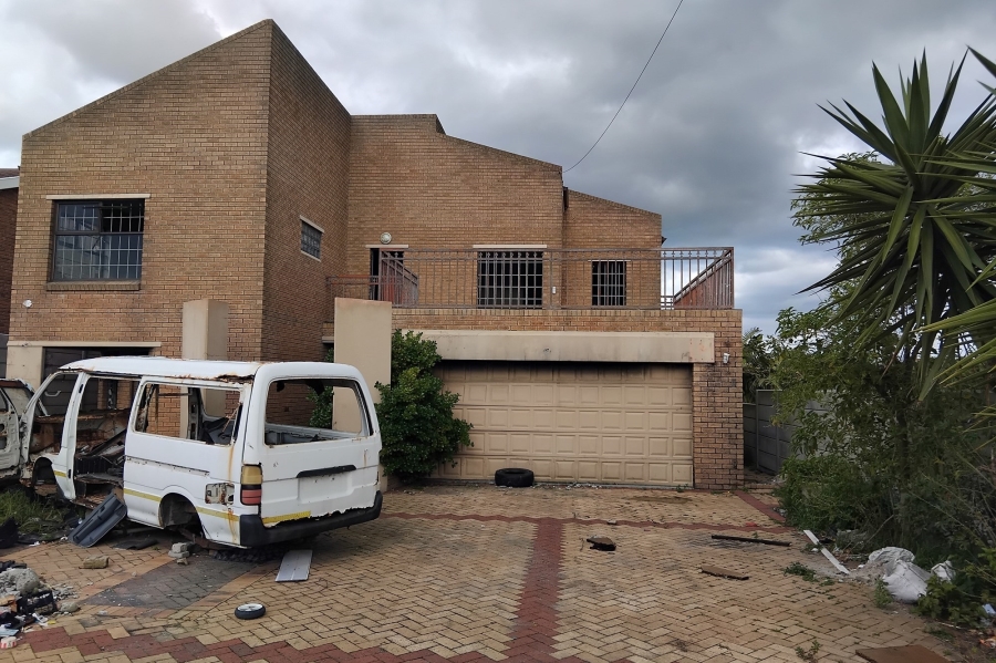 6 Bedroom Property for Sale in Zeekoevlei Western Cape